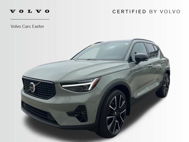 Certified 2025 Volvo XC40 B5 Ultra AWD/4WD image 3