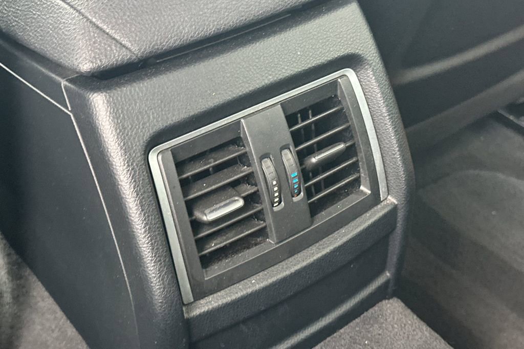 Used 2017 BMW 320i Sedan image 11