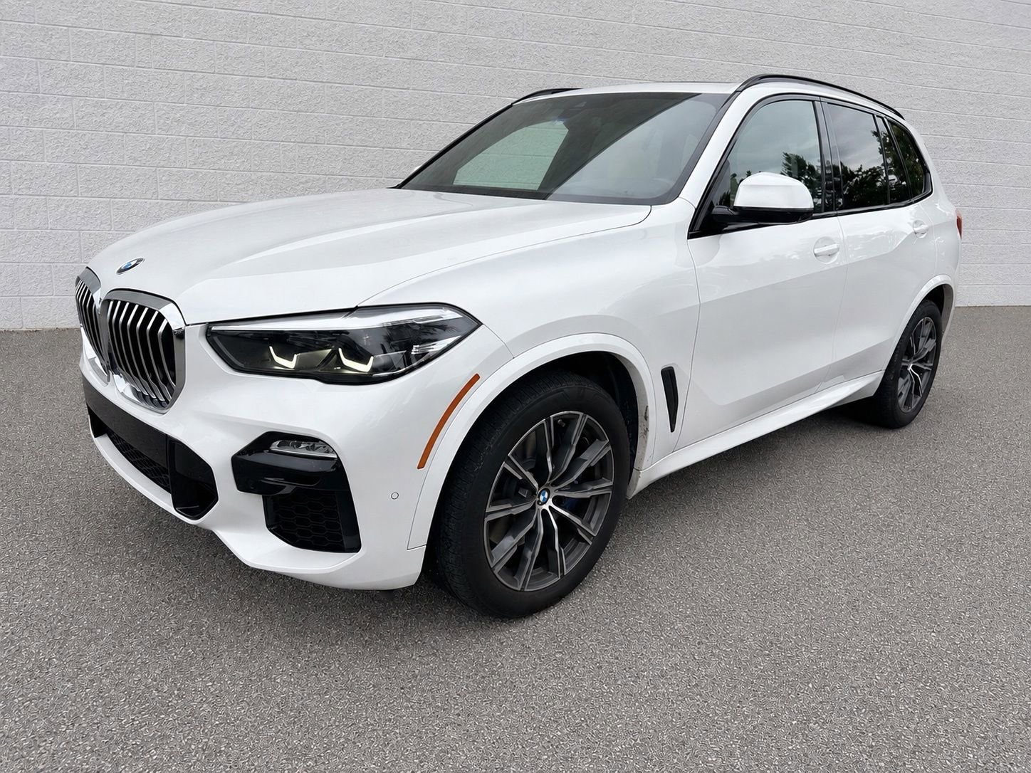 Used 2021 BMW X5 xDrive40i w/ M Sport Package AWD/4WD video 1