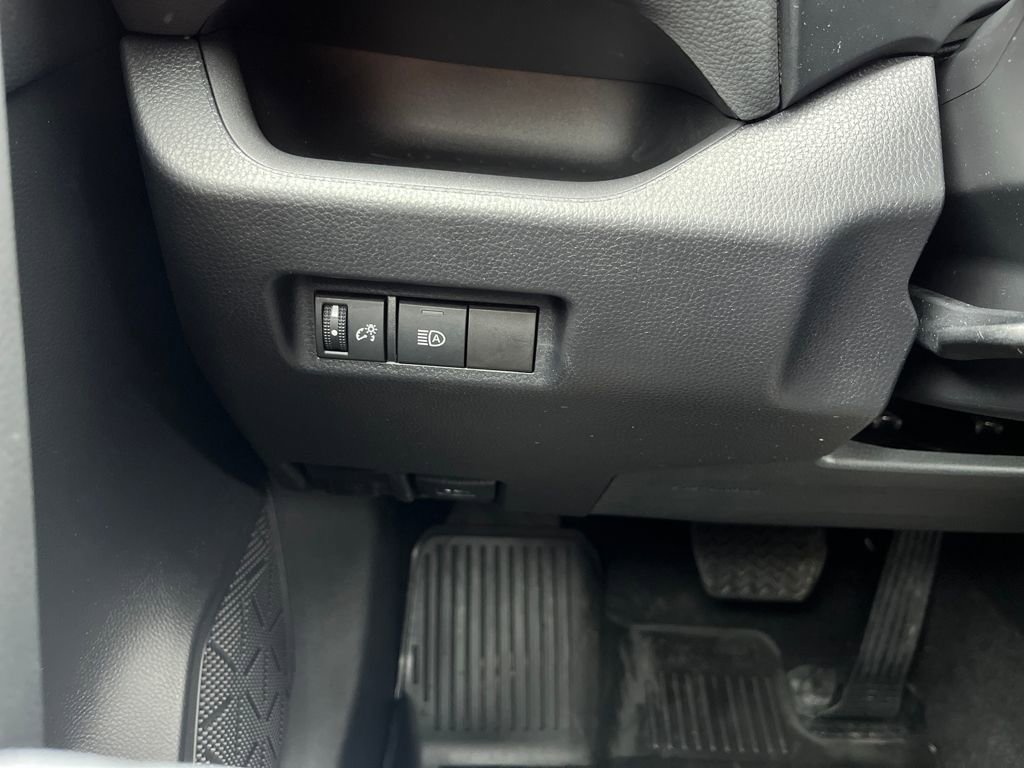 Used 2022 Toyota RAV4 LE image 57