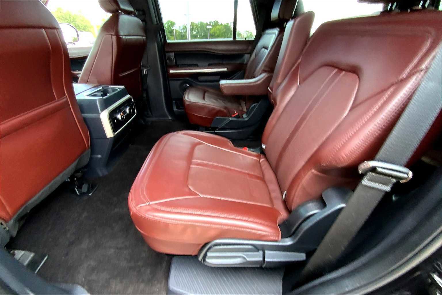 Used 2022 Ford Expedition Limited image 17