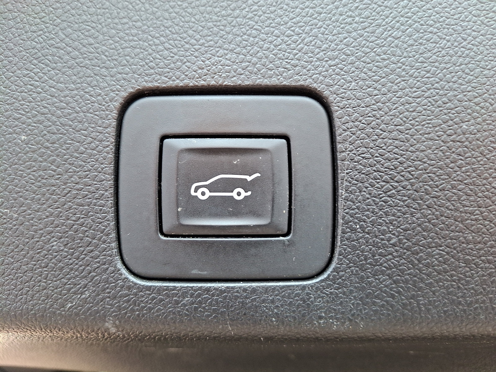 Used 2023 Buick Encore GX Select w/ Sport Touring Package FWD image 29