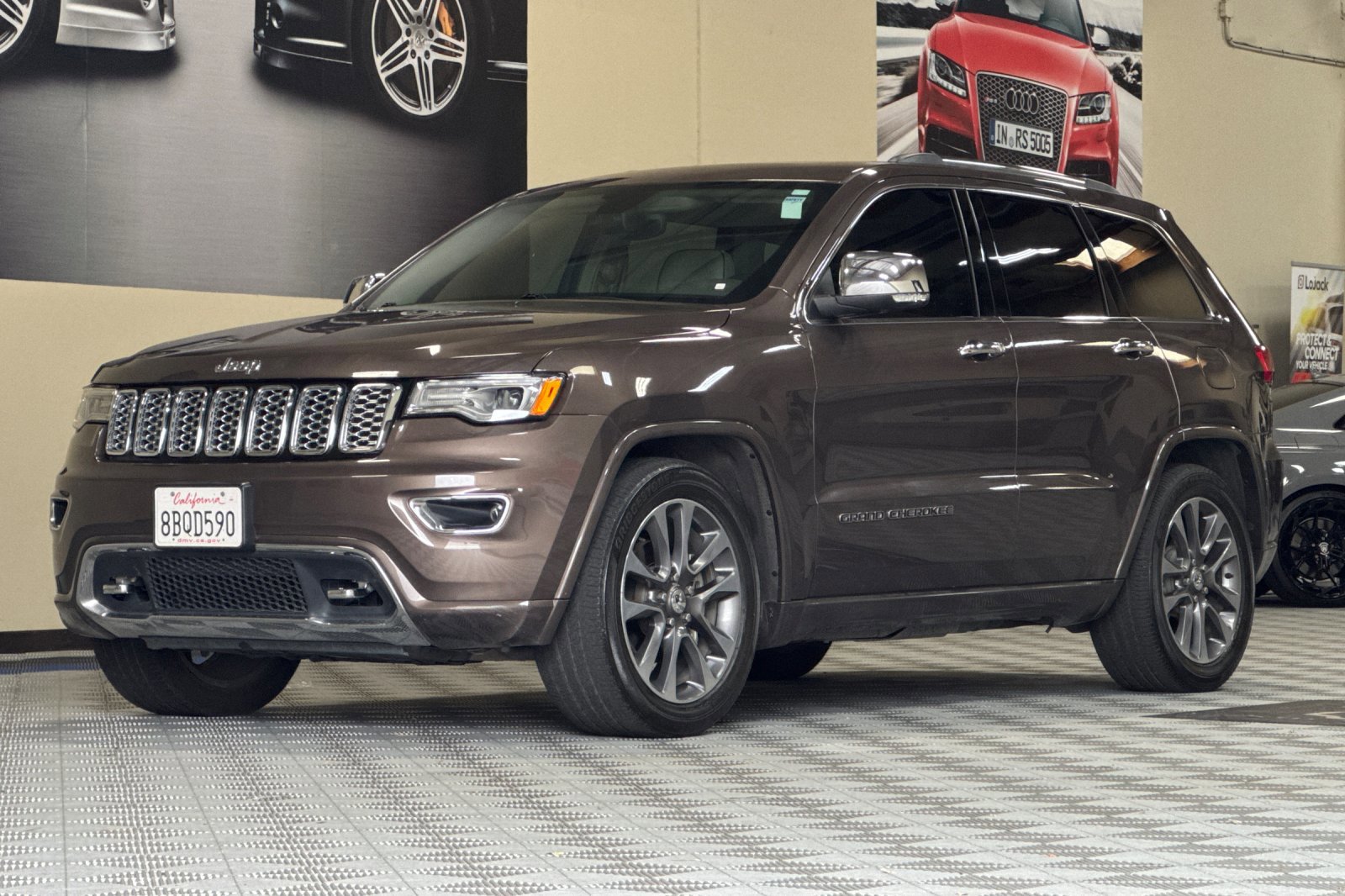 Used 2018 Jeep Grand Cherokee Overland AWD/4WD image 8