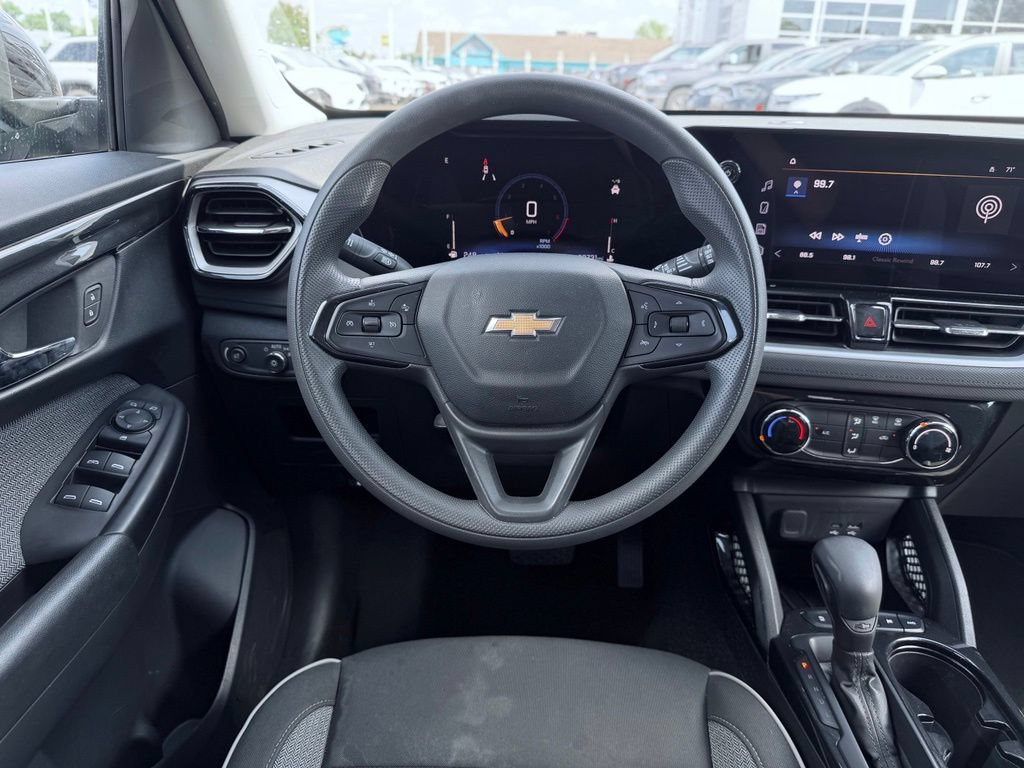 Used 2025 Chevrolet TrailBlazer LT AWD/4WD image 22
