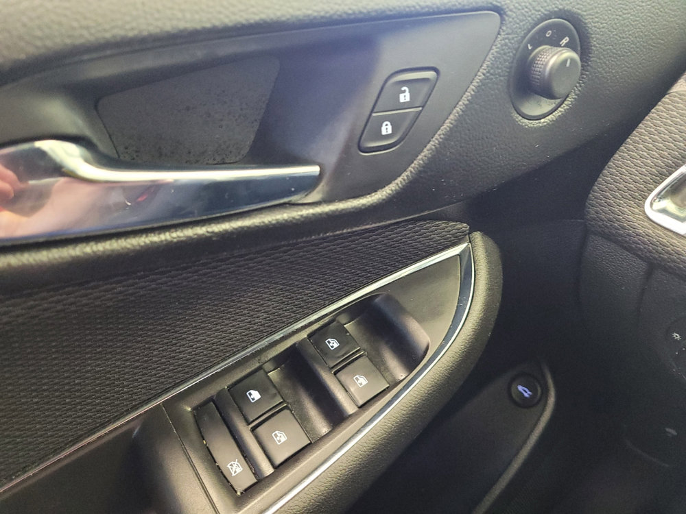 Used 2017 Chevrolet Cruze LT w/ Convenience Package image 27