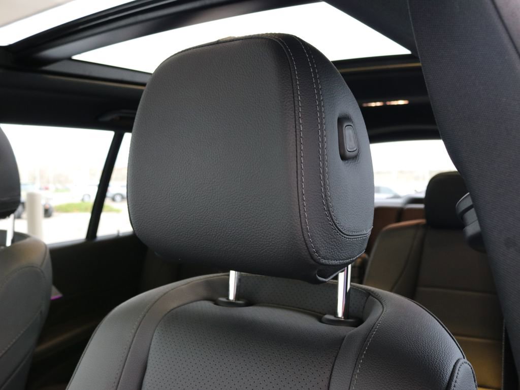 Used 2025 Mercedes-Benz GLS 450 4MATIC image 17