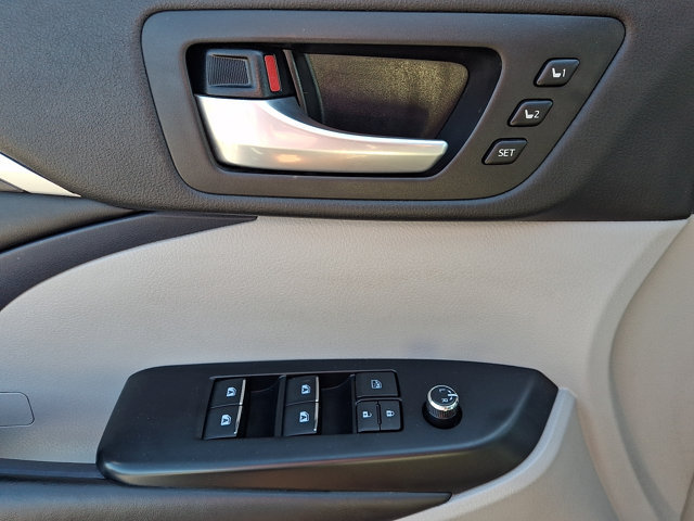 Used 2018 Toyota Highlander Limited AWD/4WD image 13