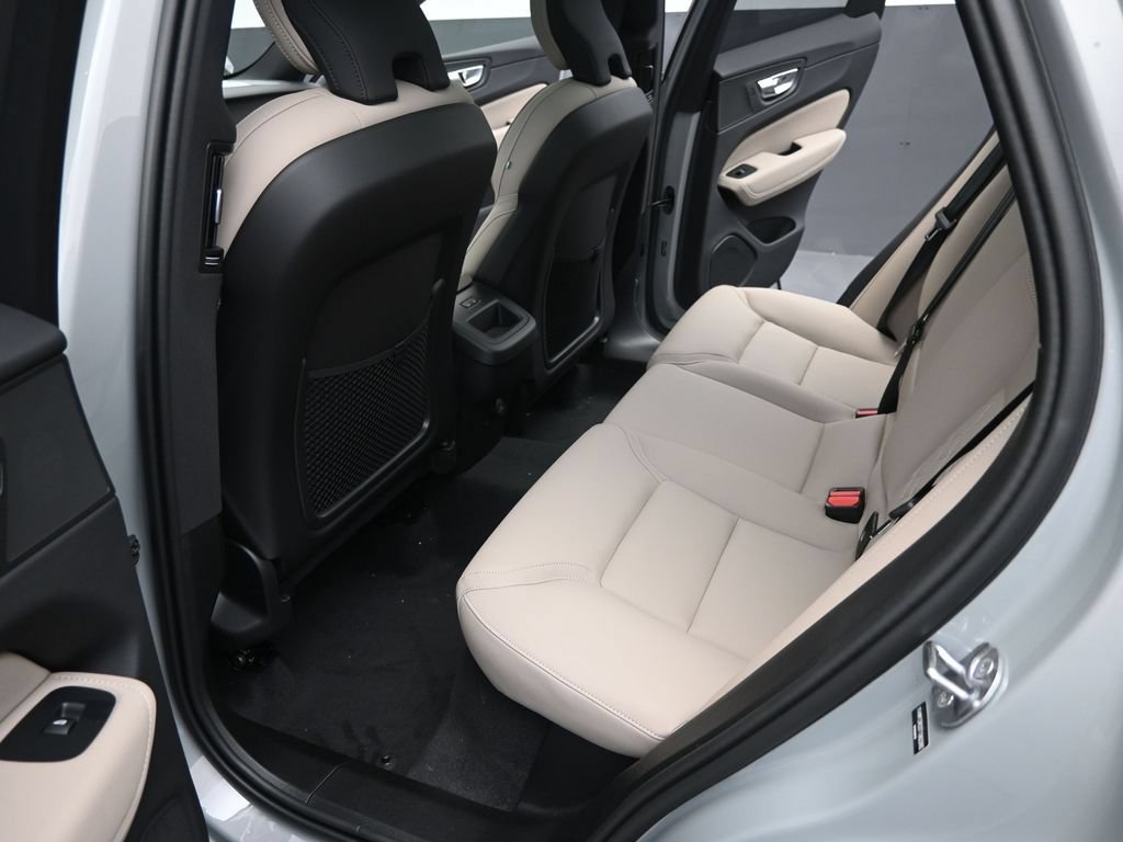 New 2026 Volvo XC60 B5 Plus w/ Protection Package Premier AWD/4WD image 28
