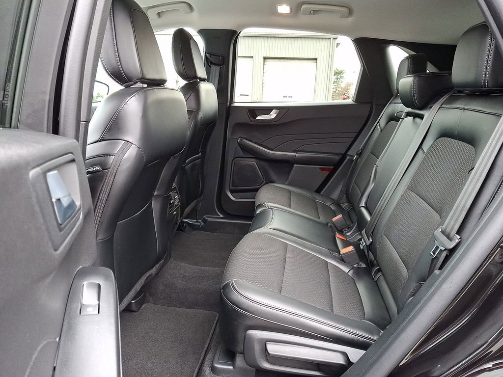 Used 2025 Ford Escape SE image 10