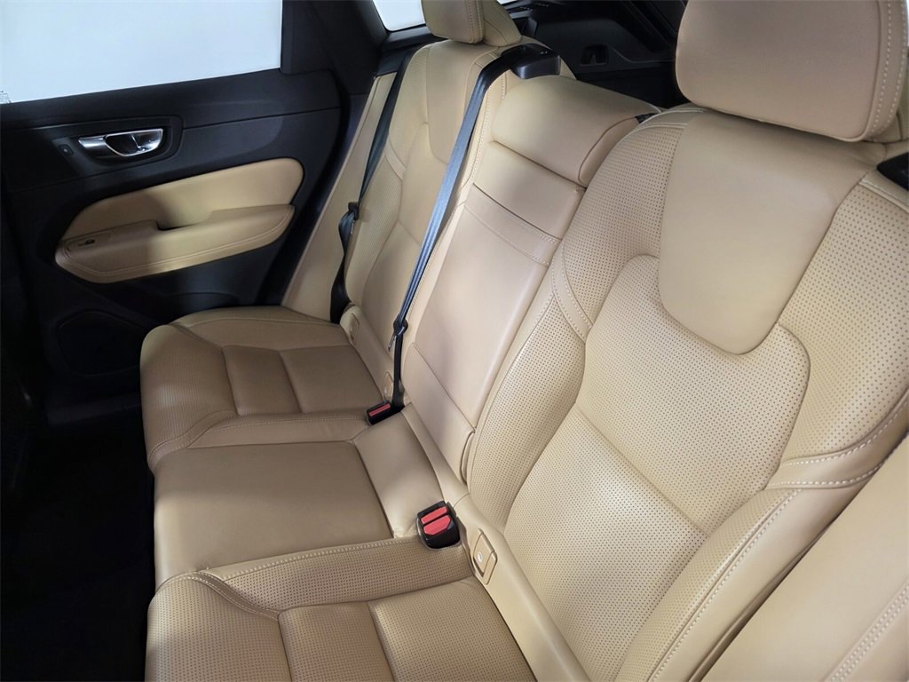 Used 2021 Volvo XC60 T5 Inscription w/ Protection Package Premier image 16