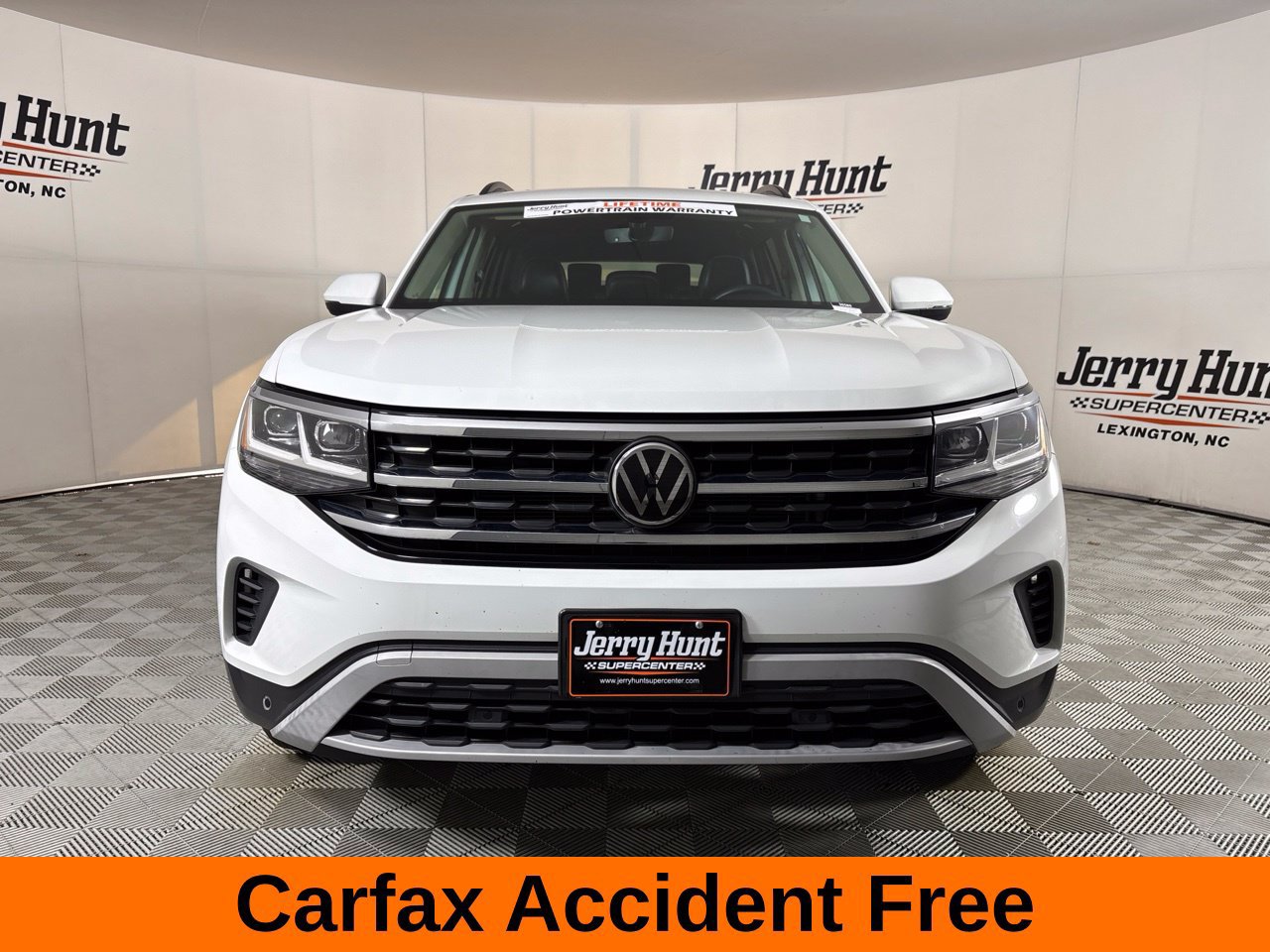 Used 2023 Volkswagen Atlas SE w/ Panoramic Sunroof Package AWD/4WD image 3