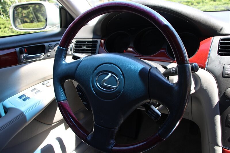 Used 2003 Lexus ES 330 FWD image 17