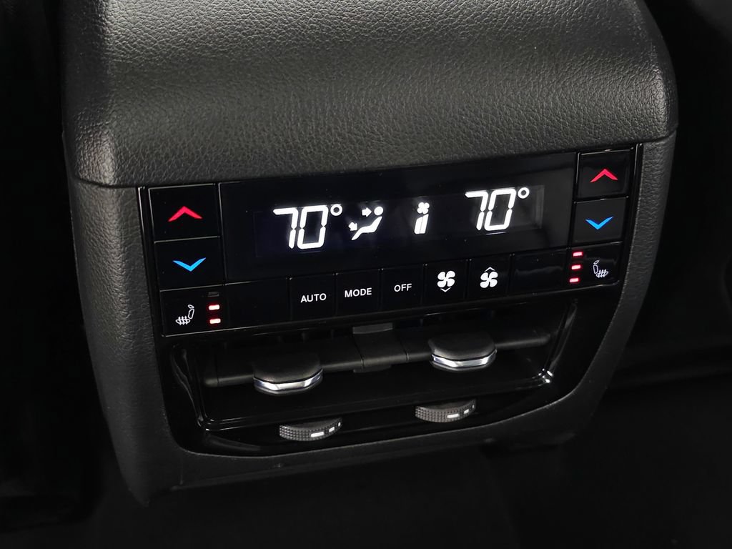 Used 2023 Jeep Grand Cherokee Overland w/ Luxury Tech Group IV AWD/4WD image 34
