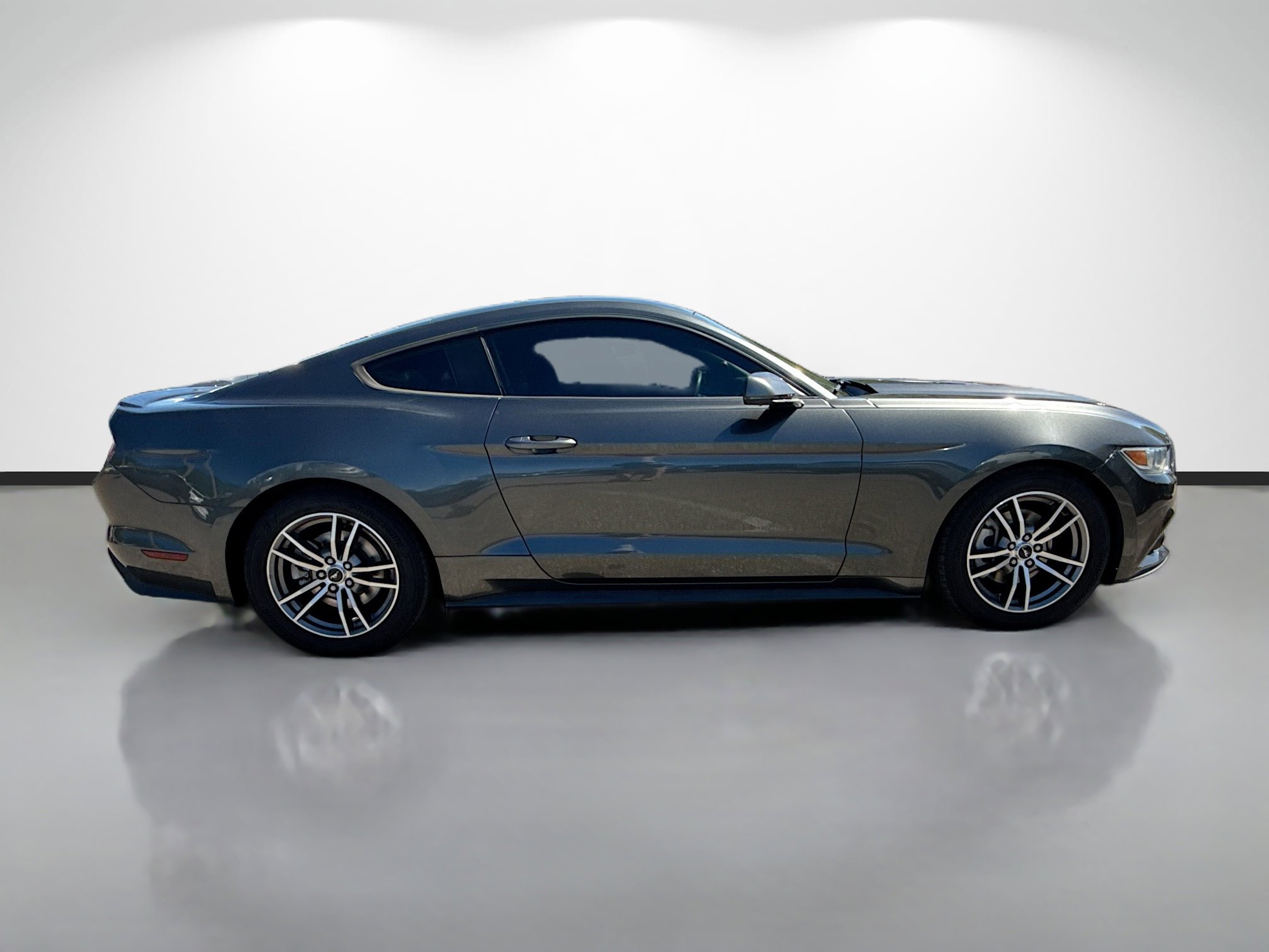 Used 2017 Ford Mustang Premium image 2