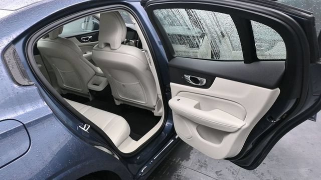 Used 2021 Volvo S60 T6 Momentum AWD/4WD image 16