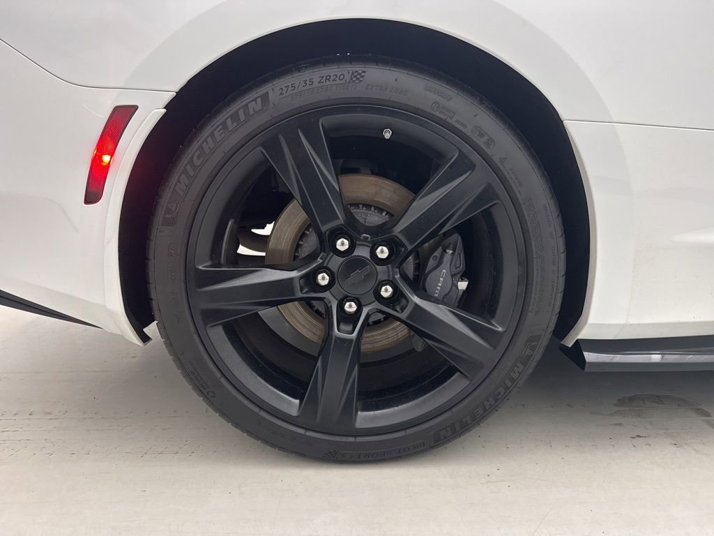 Used 2018 Chevrolet Camaro SS RWD image 15