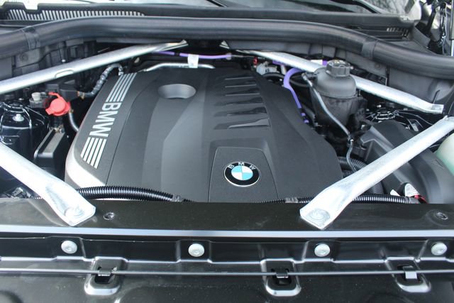 Used 2025 BMW X5 xDrive40i w/ Executive Package image 3