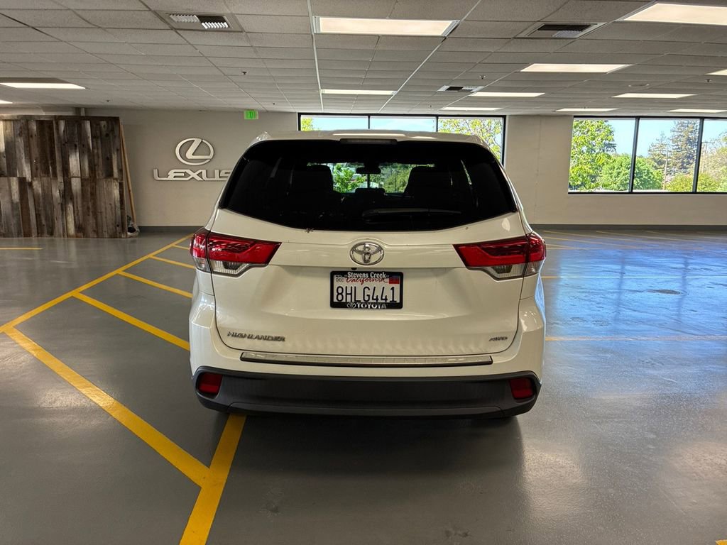 Used 2019 Toyota Highlander LE image 5