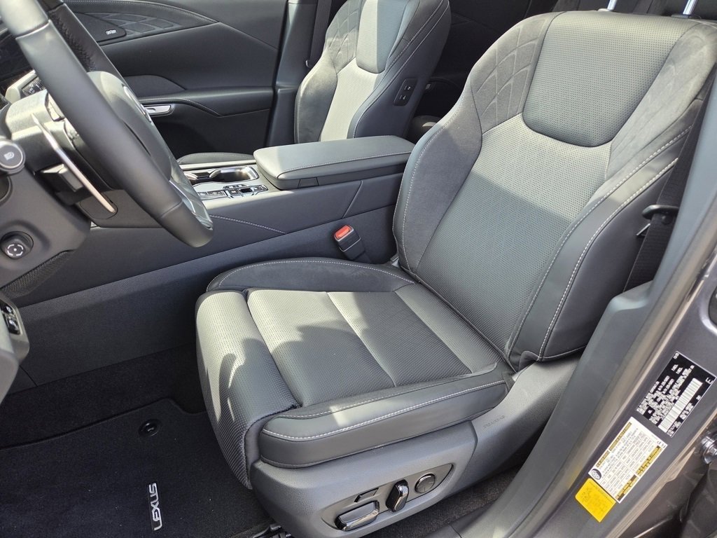 New 2026 Lexus RX 450h AWD image 6