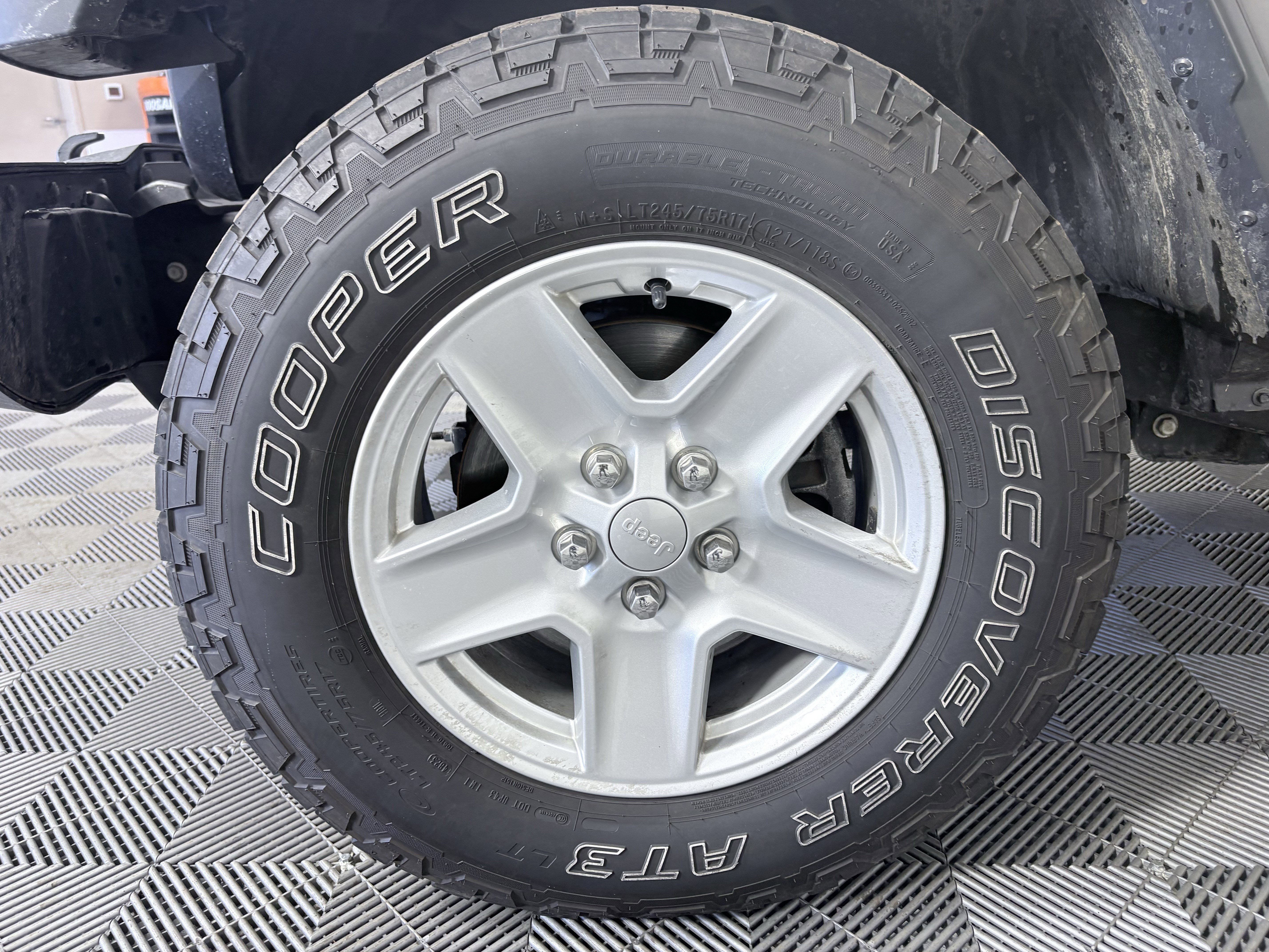 Used 2021 Jeep Gladiator Sport image 8