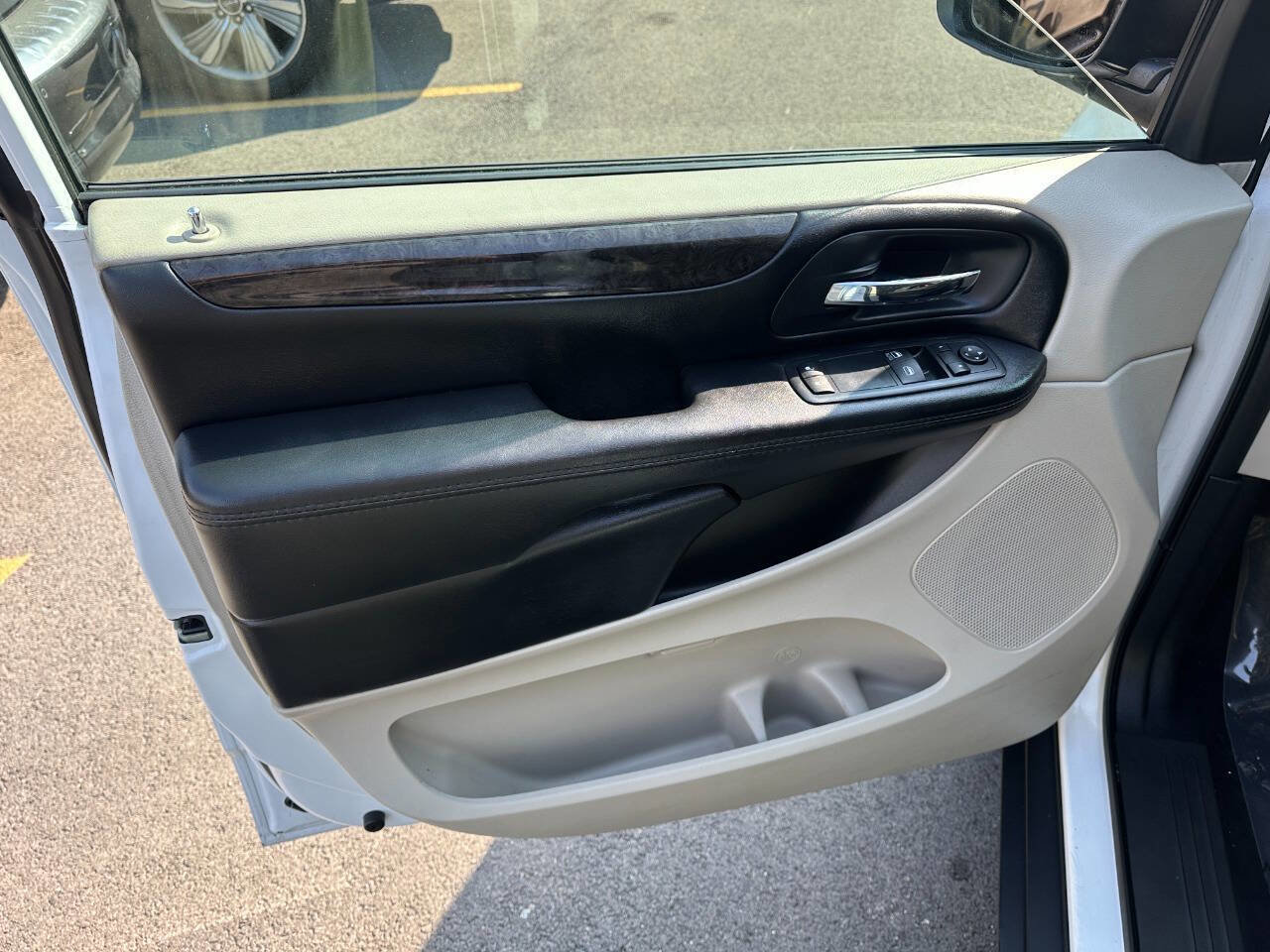 Used 2019 Dodge Grand Caravan SXT w/ Quick Order Package 29G SXT image 13