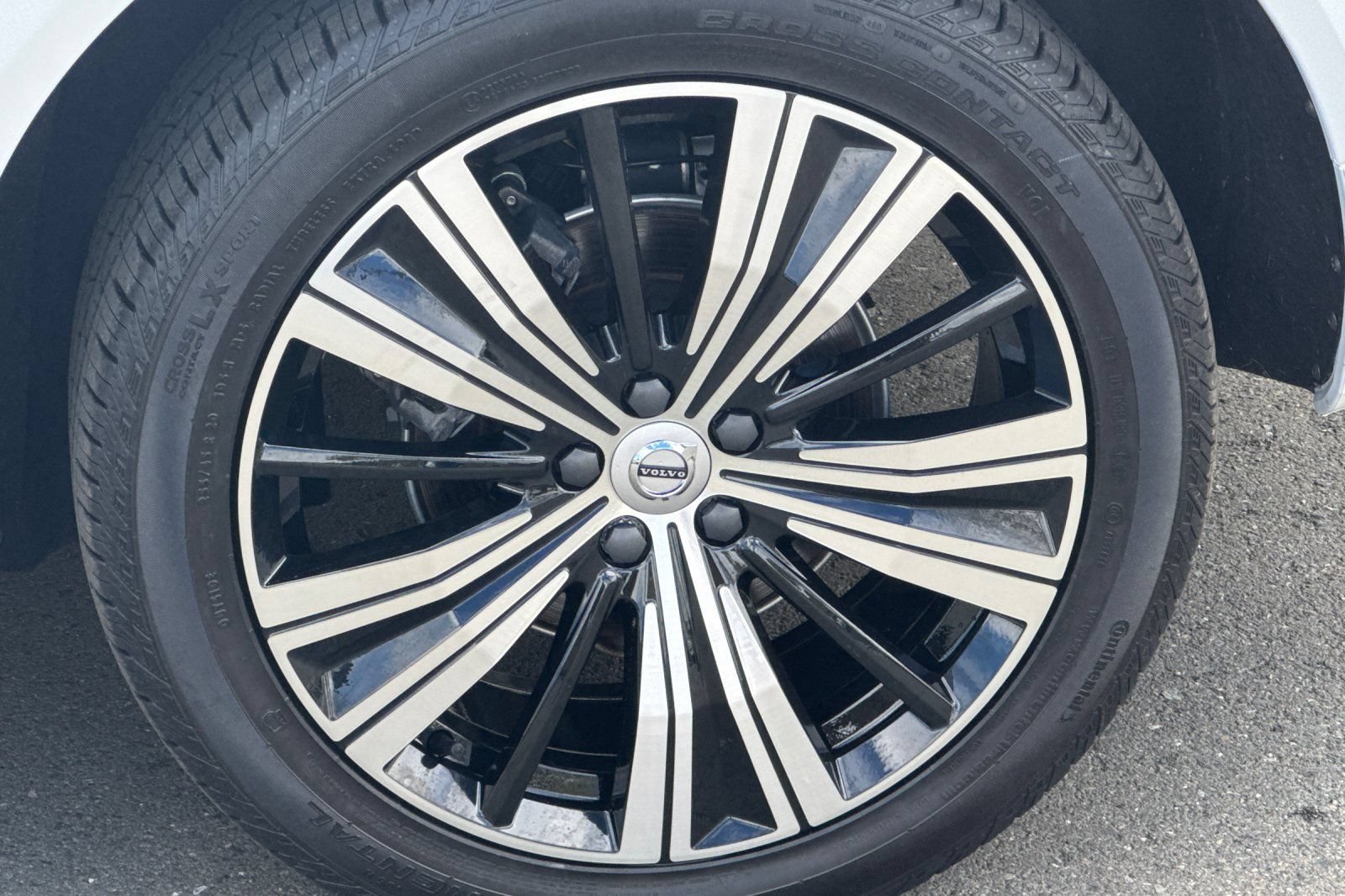 Used 2023 Volvo XC60 B5 Plus w/ Protection Package Premier AWD/4WD image 12