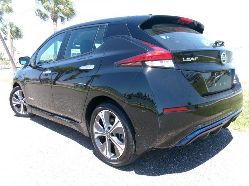 Used 2018 Nissan Leaf SV w/ SV Technology Package FWD image 8