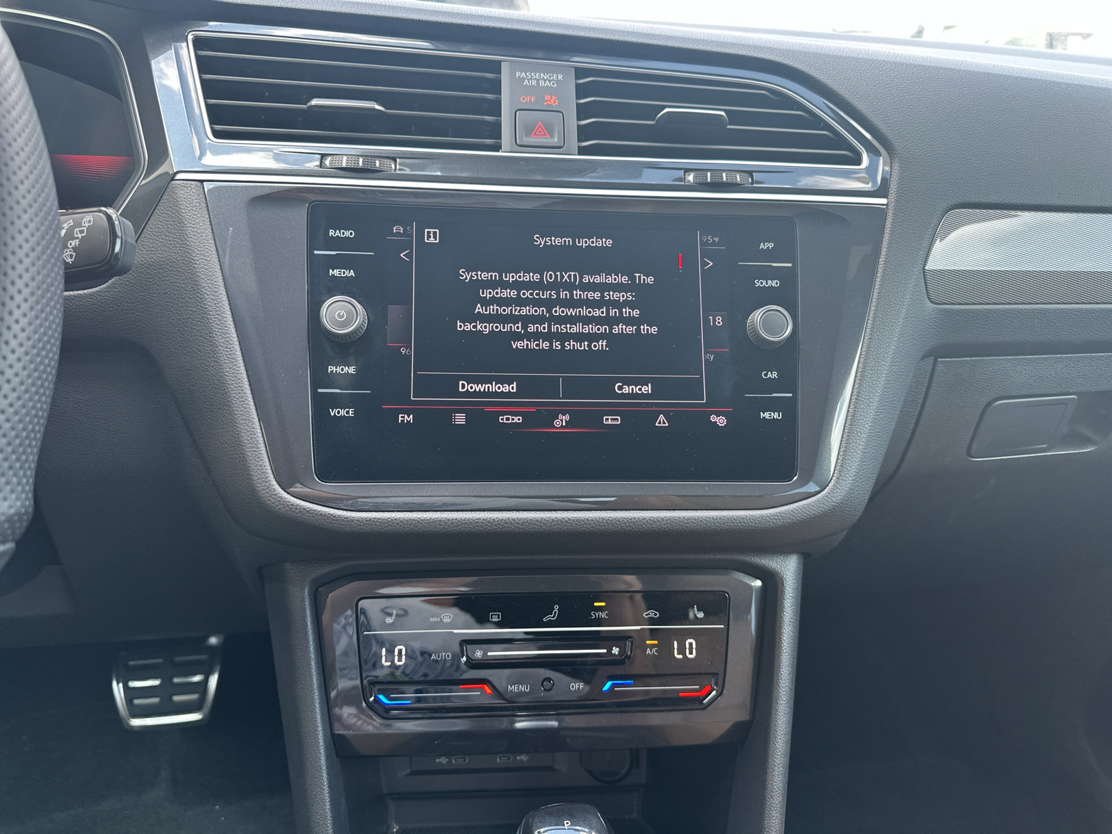 Used 2024 Volkswagen Tiguan SE R-Line AWD/4WD image 5