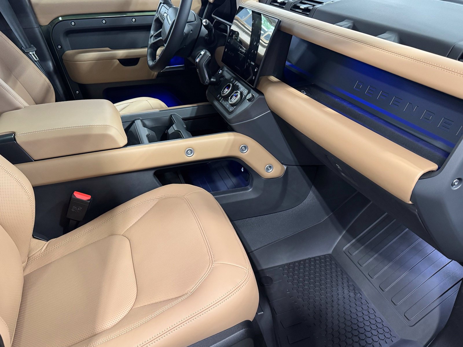 New 2026 Land Rover Defender 130 X-Dynamic SE AWD/4WD image 51