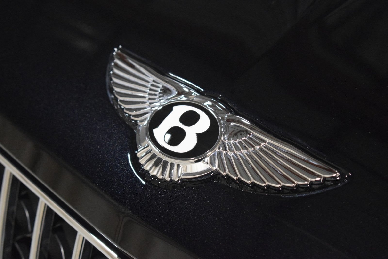 New 2025 Bentley Bentayga AWD/4WD image 9