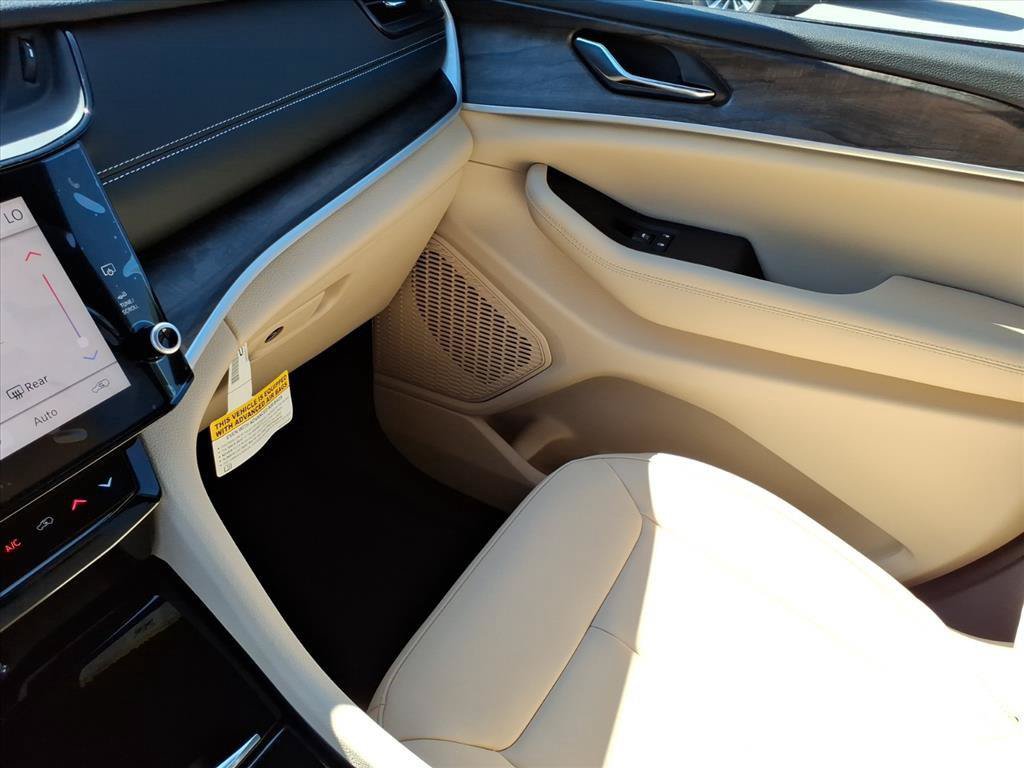 New 2027 Jeep Grand Cherokee Limited AWD/4WD image 14