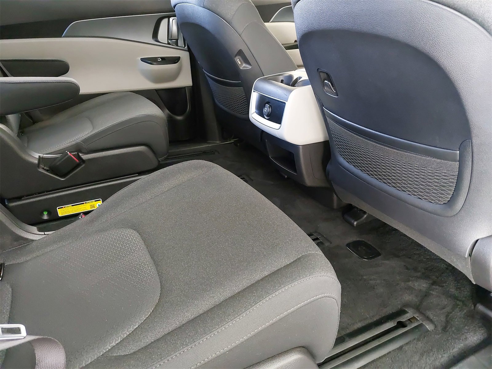 Used 2024 Kia Carnival LX image 11