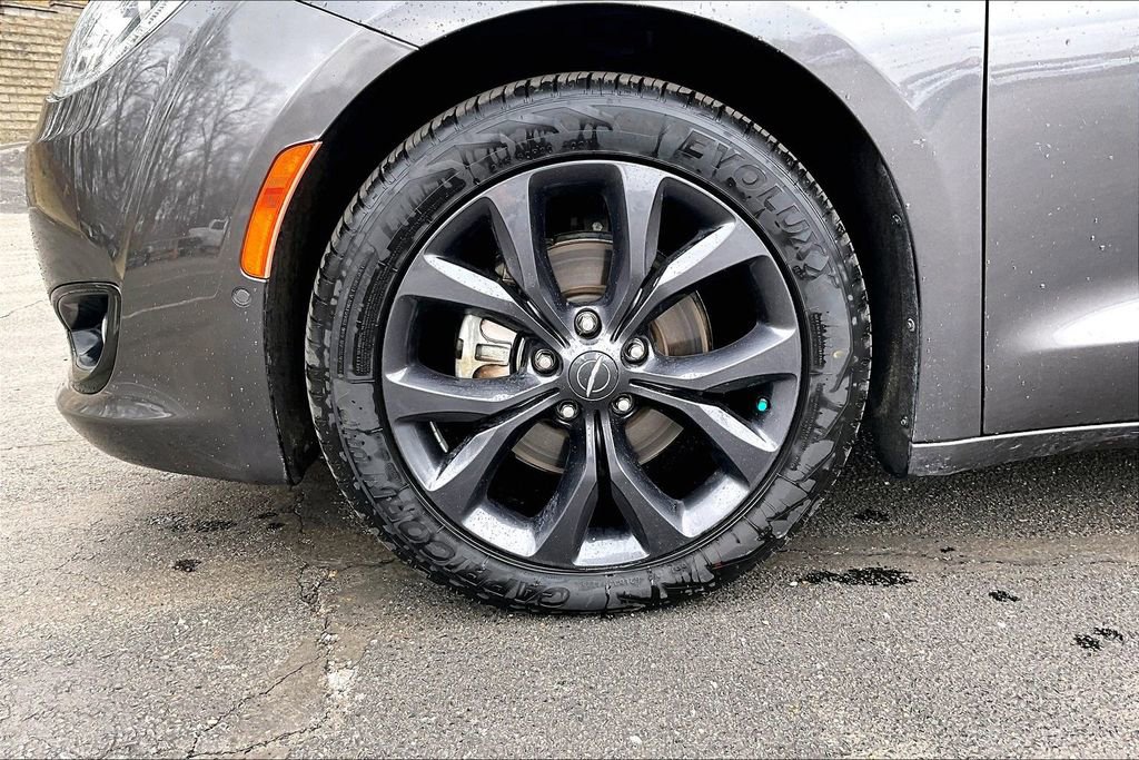 Used 2020 Chrysler Pacifica Limited w/ Advanced Safetytec Group image 4