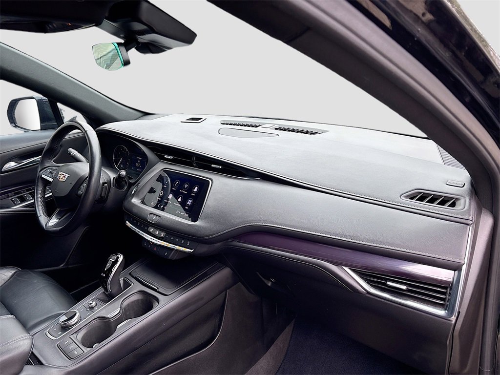 Used 2022 Cadillac XT4 Luxury w/ Cold Weather Package image 28