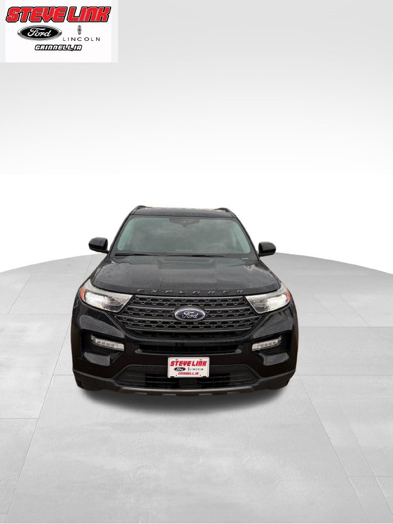 Used 2023 Ford Explorer XLT w/ Equipment Group 202A AWD/4WD image 2