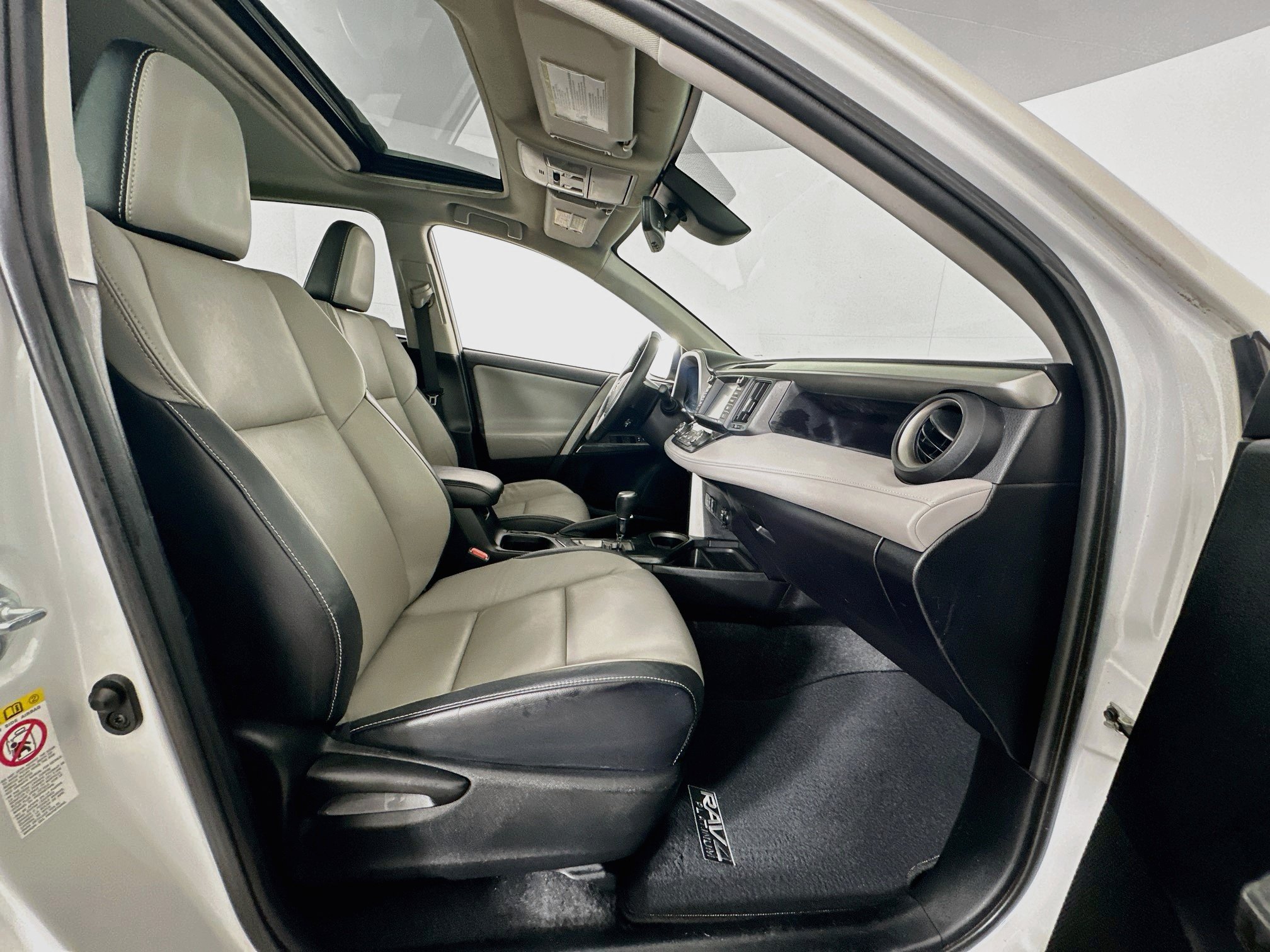 Used 2017 Toyota RAV4 Platinum FWD image 32
