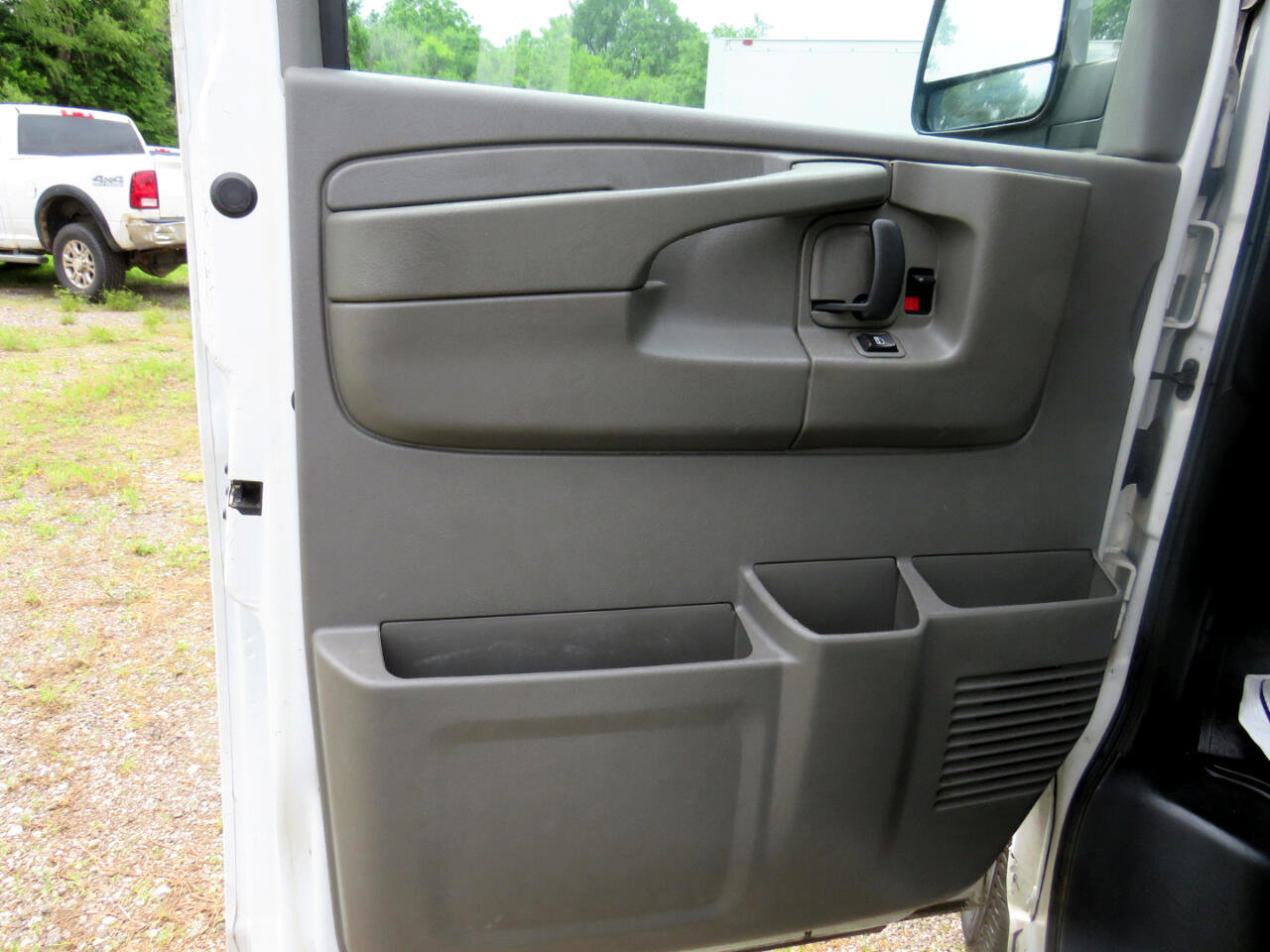 Used 2014 Chevrolet Express 2500 LT w/ LT Preferred Equipment Group RWD image 9