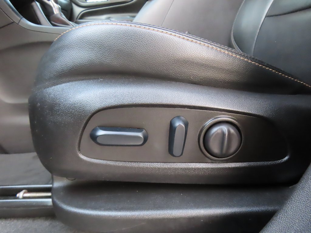 Used 2023 Chevrolet Equinox Premier image 6