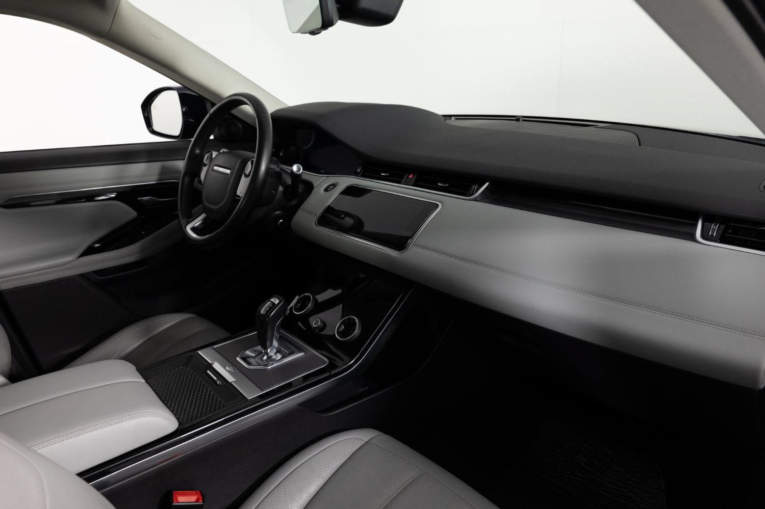 Used 2020 Land Rover Range Rover Evoque SE AWD/4WD image 26