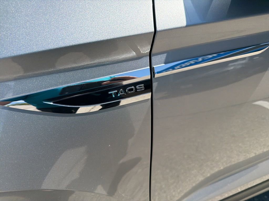 Used 2023 Volkswagen Taos SE w/ Panoramic Sunroof Package AWD/4WD image 10