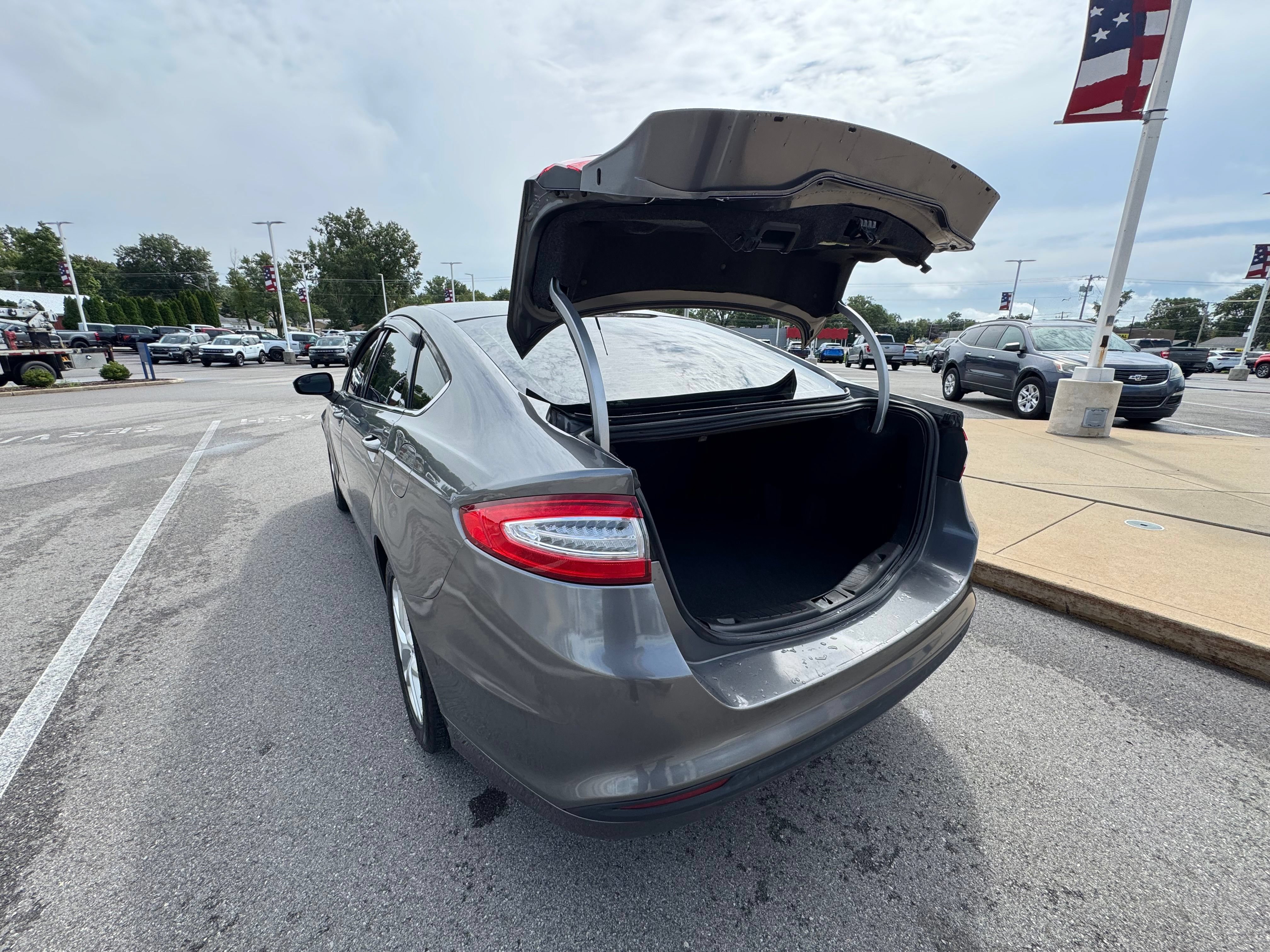 Used 2014 Ford Fusion SE FWD image 19