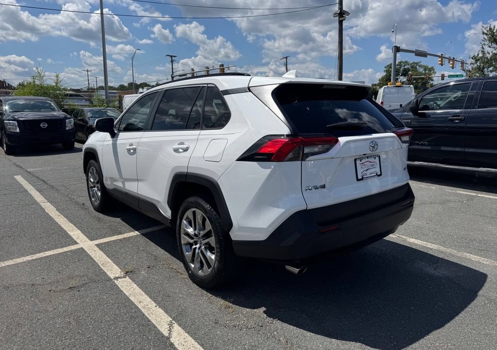 Used 2019 Toyota RAV4 XLE Premium FWD image 5