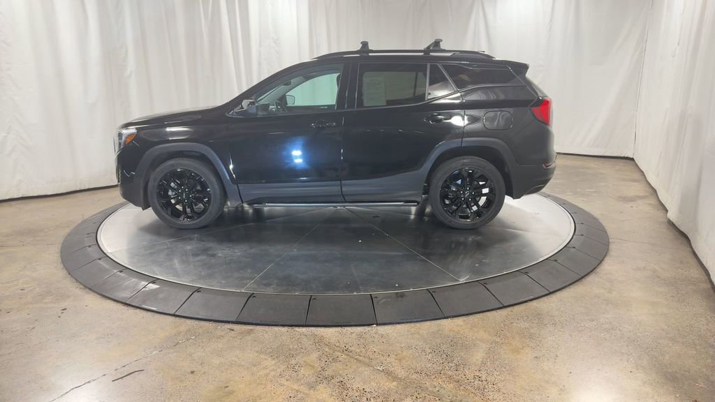 Used 2021 GMC Terrain SLE w/ Elevation Edition image 7