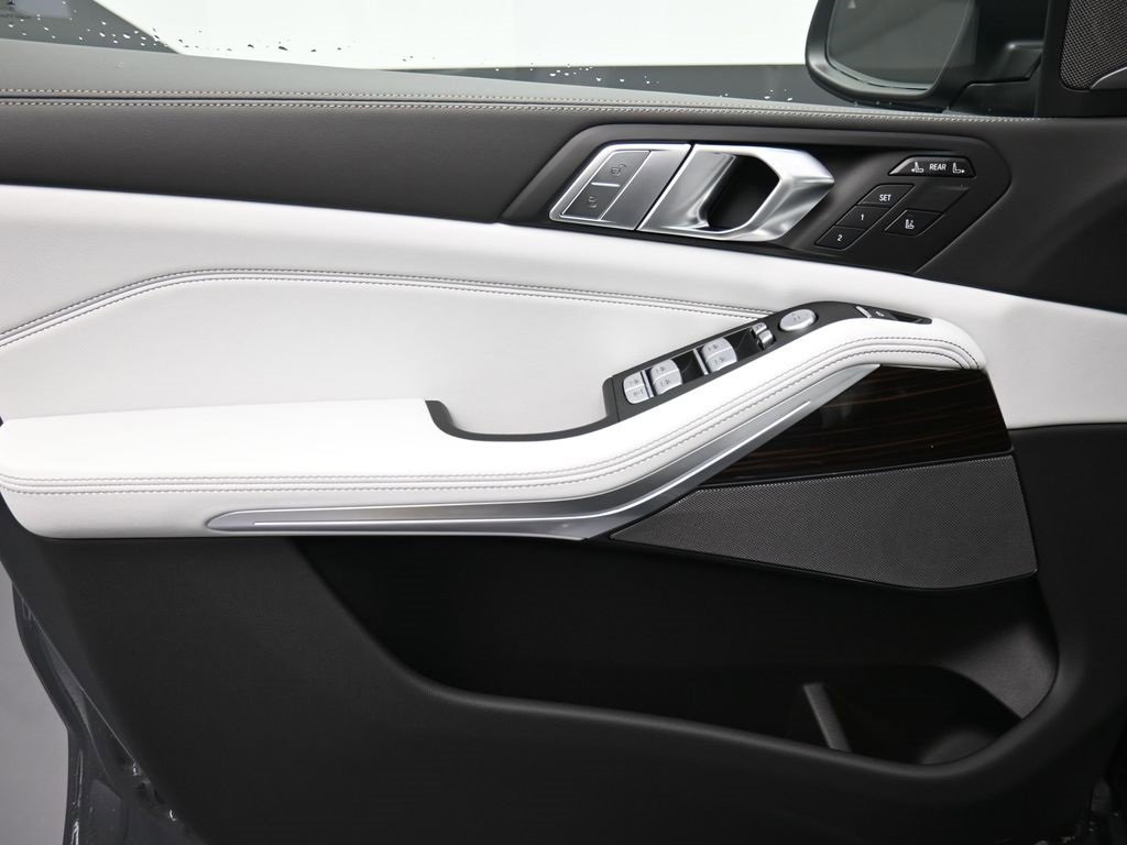 New 2026 BMW X7 xDrive40i image 16