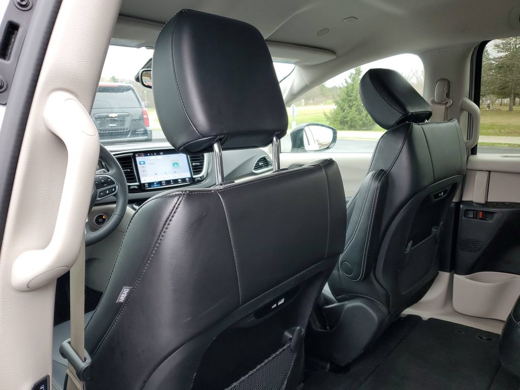 Used 2024 Chrysler Pacifica Touring-L FWD image 29
