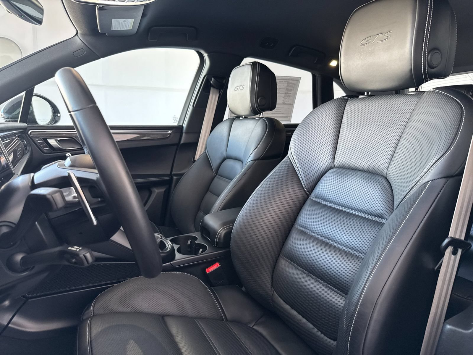 Certified 2024 Porsche Macan GTS AWD/4WD image 5