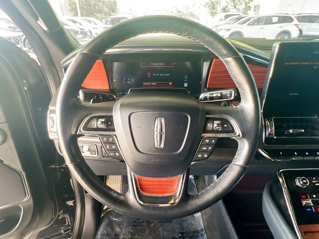 Used 2024 Lincoln Navigator Premiere image 16