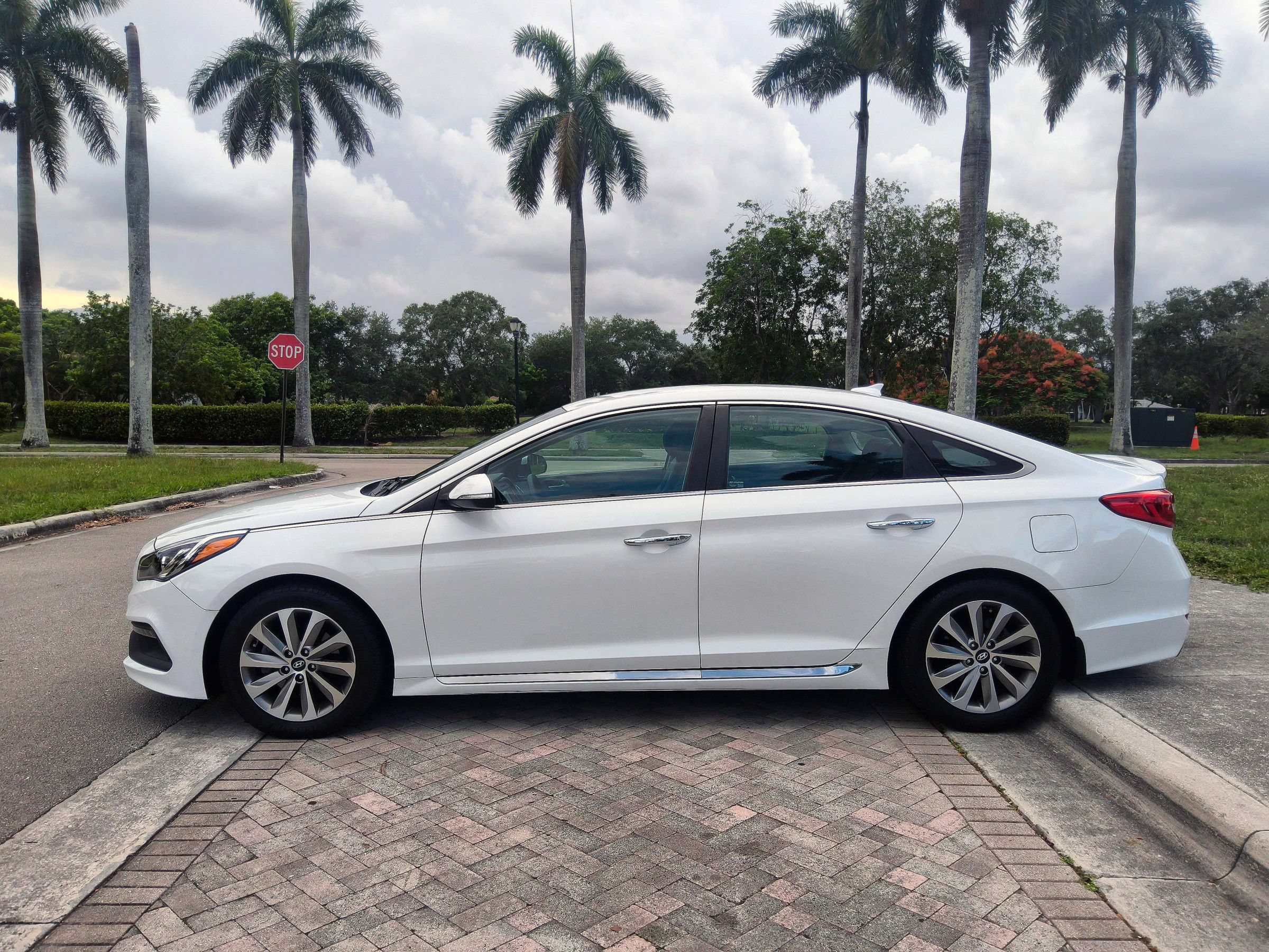 Used 2016 Hyundai Sonata Sport w/ Option Group 02 FWD image 18