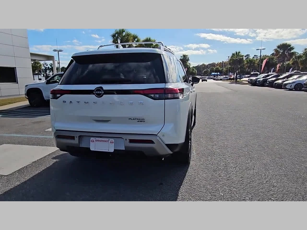 Used 2024 Nissan Pathfinder Platinum w/ Cargo Package image 33