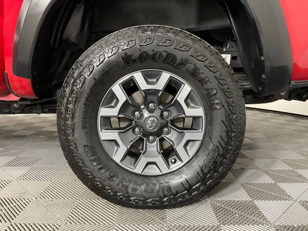 Used 2023 Toyota Tacoma TRD Off-Road w/ Advanced Technology Package AWD/4WD image 10